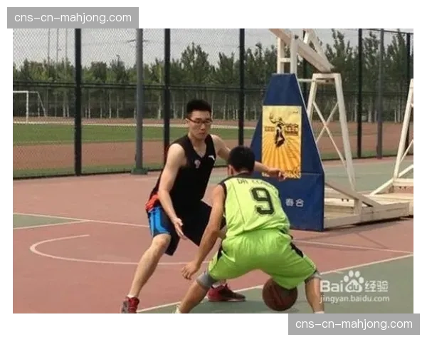 “篮球教学短视频走红，主题多为‘如何应对全场紧逼’”